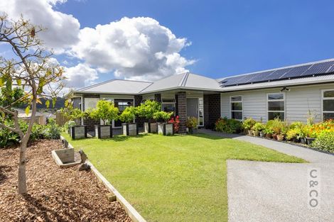 Photo of property in 96 Pohutukawa Parade, Riverhead, 0820