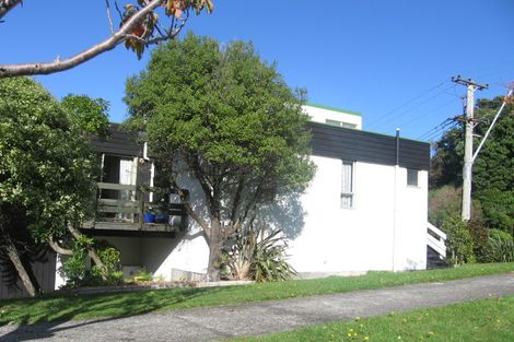 Photo of property in 2 Stanhope Grove, Korokoro, Lower Hutt, 5012
