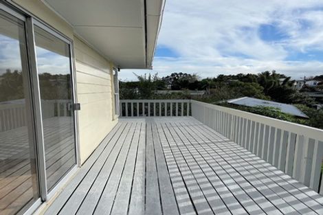 Photo of property in 1/17 Powrie Street, Glenfield, Auckland, 0629