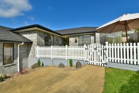 Photo of property in 11 Roberta Crescent, Orewa, 0931