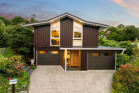 Photo of property in 5 Christina Grove, Normandale, Lower Hutt, 5010