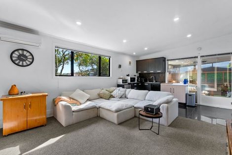 Photo of property in 39 Sherwood Avenue, Te Atatu South, Auckland, 0610