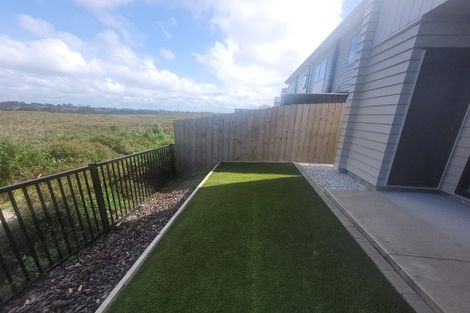 Photo of property in 42 Matawhanga Drive, Wattle Downs, Auckland, 2103