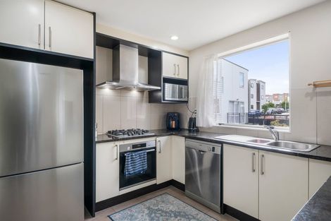 Photo of property in 14/6 Islington Avenue, New Lynn, Auckland, 0600