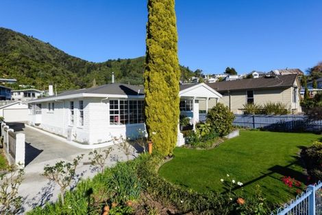 Photo of property in 42 Waikawa Road, Owaka, 9535