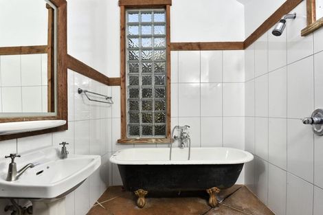 Photo of property in 43 Woodglen Road, Glen Eden, Auckland, 0602