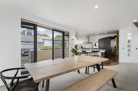 Photo of property in 18 Pacific Parade, Army Bay, Whangaparaoa, 0930