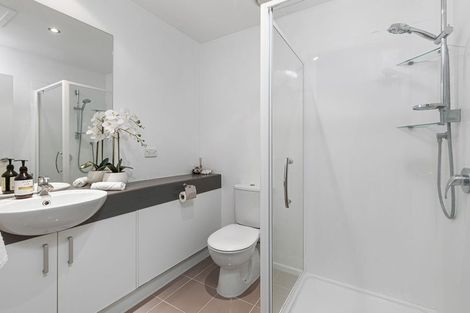 Photo of property in 4a/60 Masons Road, Oteha, Auckland, 0632