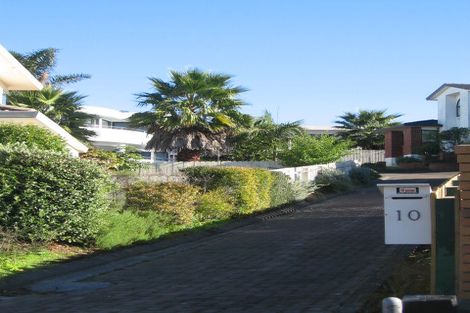 Photo of property in 8 Searidge Rise, West Harbour, Auckland, 0618