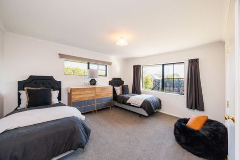 Photo of property in 2 Alpine Grove, Kelvin Grove, Palmerston North, 4414