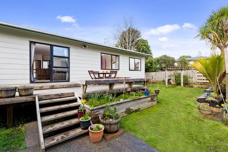 Photo of property in 2/20 Kamara Road, Glen Eden, Auckland, 0602