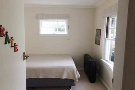 Photo of property in 51 Pukatea Street, Eastbourne, Lower Hutt, 5013