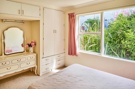 Photo of property in 10 Katarina Grove, Tawa, Wellington, 5028
