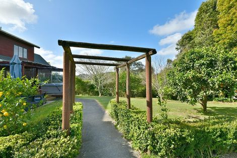 Photo of property in 2 Pineview Lane, Helensville, 0875