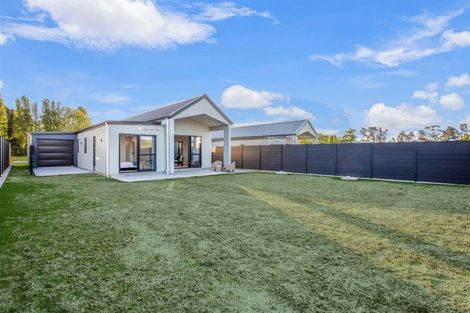 Photo of property in 29 Mataikokako Loop, Kawakawa Bay, Papakura, 2585