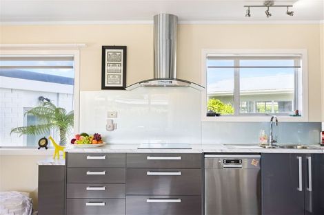 Photo of property in 4 Hatton Road, Orewa, 0931