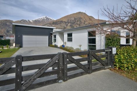 Photo of property in 1 Orbell Drive, Lake Hayes, Queenstown, 9304