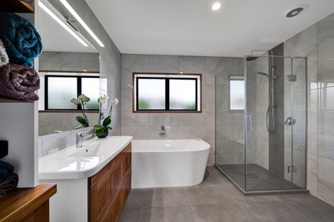 Photo of property in 10 Kinross Drive, Merrilands, New Plymouth, 4312