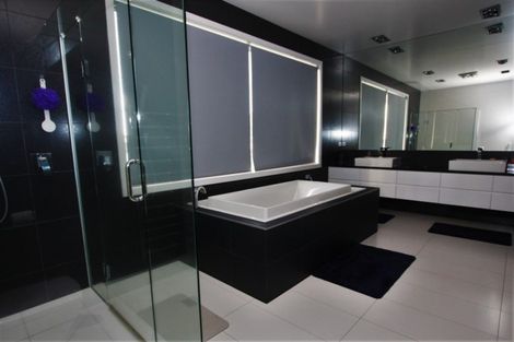 Photo of property in 11 Kinmont Rise, East Tamaki Heights, Auckland, 2016