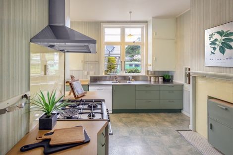 Photo of property in 224 Queens Drive, Lyall Bay, Wellington, 6022