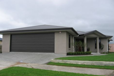 Photo of property in 3 Sunshine Place, Kelvin Grove, Palmerston North, 4414