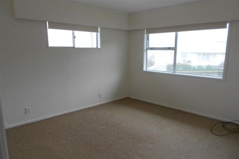 Photo of property in 12 Griffiths Grove, Newlands, Wellington, 6037