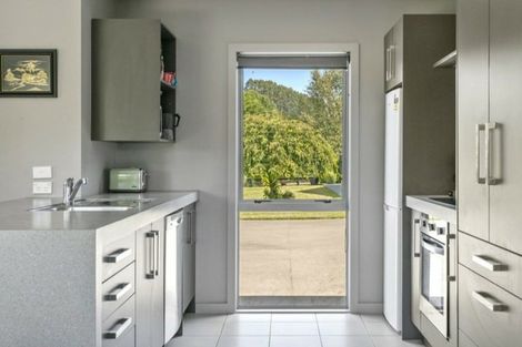 Photo of property in 7 Loch Views Road, Acacia Bay, Taupo, 3385
