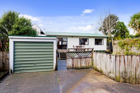 Photo of property in 2/20 Kamara Road, Glen Eden, Auckland, 0602