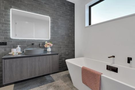 Photo of property in 13 Round Hill Rise, Cracroft, Christchurch, 8022