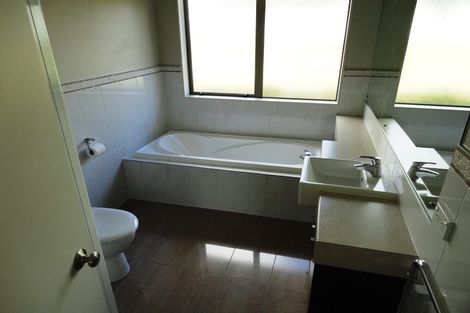 Photo of property in 11 Kaitune Drive, Flat Bush, Auckland, 2016