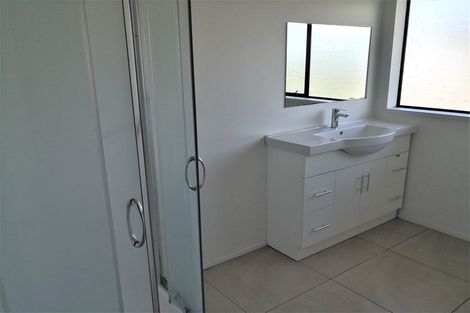 Photo of property in 23 Jandell Crescent, Bucklands Beach, Auckland, 2014