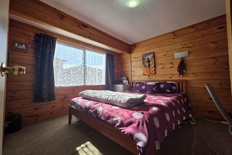 Photo of property in 1/12 Woodall Place, Totara Vale, Auckland, 0627