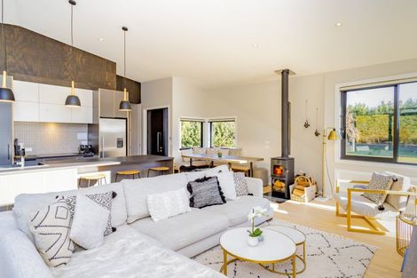 Photo of property in 61 Mcdonnell Road, Arrowtown, 9302