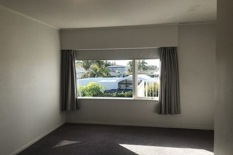 Photo of property in 1/37 Parr Terrace, Castor Bay, Auckland, 0620