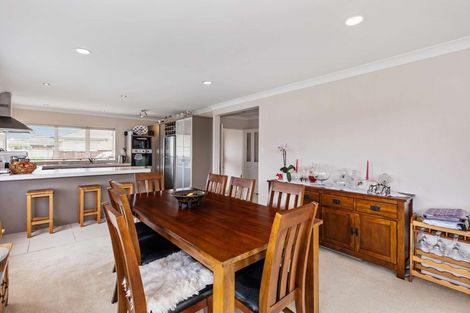 Photo of property in 34 Bellshill Close, Wattle Downs, Auckland, 2103