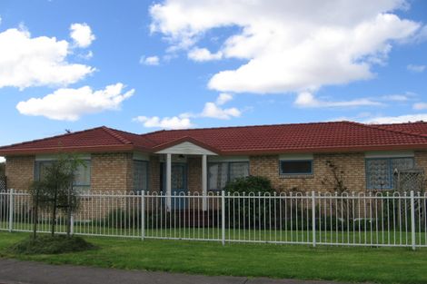 Photo of property in 1 Skybird Place, Glen Eden, Auckland, 0602