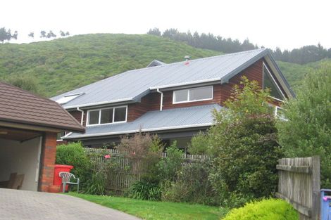 Photo of property in 25 Duval Grove, Tawa, Wellington, 5028