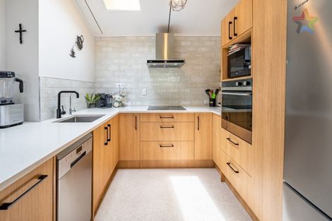 Photo of property in 6 Puriri Street, Eastbourne, Lower Hutt, 5013