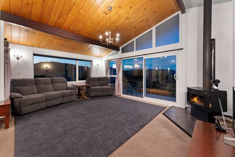 Photo of property in 13 Kenilworth Grove, Silverstream, Upper Hutt, 5019