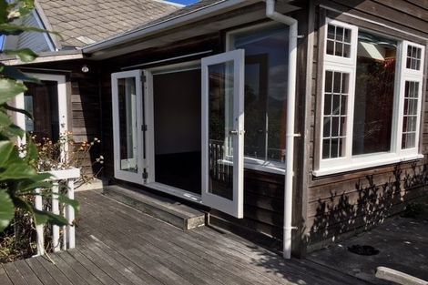 Photo of property in 9 Tai Paku Paku Road, Karaka Bays, Wellington, 6022