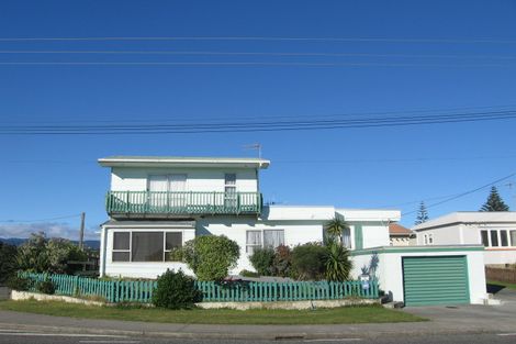 Photo of property in 2 Ngaio Street, Otaki Beach, Otaki, 5512