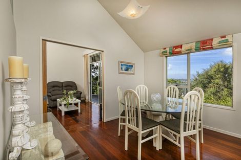 Photo of property in 32 Te Araroa Drive, Paremoremo, Auckland, 0632