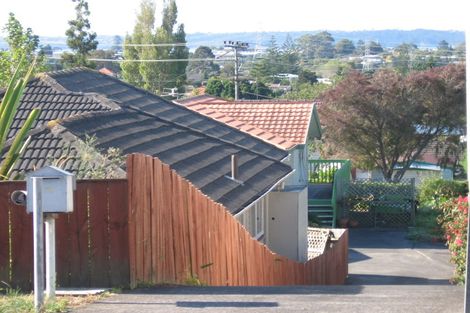 Photo of property in 15a Riverview Road, New Lynn, Auckland, 0600