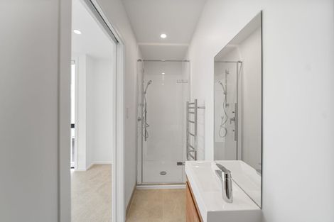 Photo of property in 2/39 Pakuranga Road, Pakuranga, Auckland, 2010