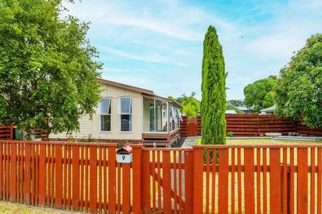 Photo of property in 9 Cypress Grove, Paraparaumu, 5032