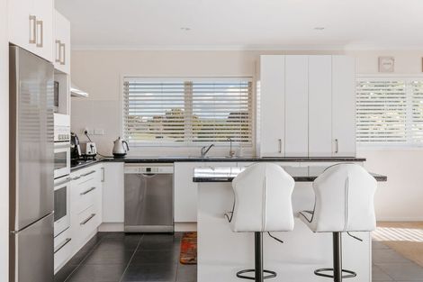 Photo of property in 15 Parkland Rise, Omokoroa, 3114