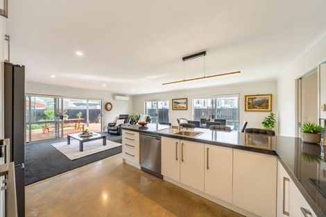 Photo of property in 14 Passchendaele Grove, Trentham, Upper Hutt, 5018