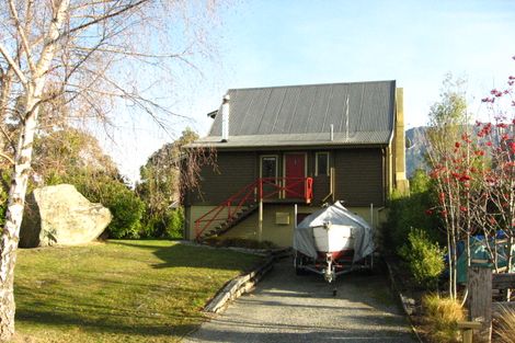 Photo of property in 2 Larch Court, Kelvin Heights, Queenstown, 9300