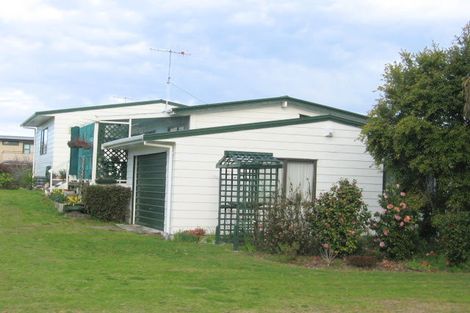 Photo of property in 124 Given Avenue, Whangamata, 3620