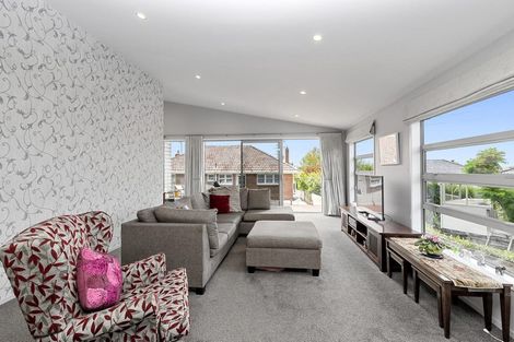 Photo of property in 13a Lyndhurst Road, Te Atatu South, Auckland, 0610